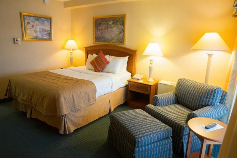 Days Inn By Wyndham Cedar Falls- University Plaza Exterior photo